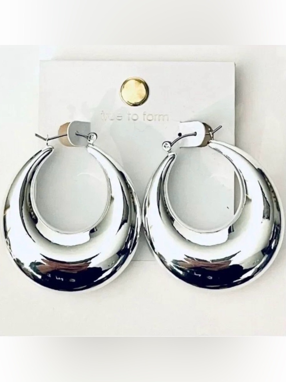 NWT Gorgeous True to Form Highly PolishedโSilver Puff Chunky Oval Hoop Earrings